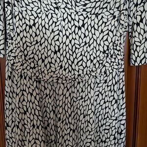 London Style Black and White Leaf Print Dress